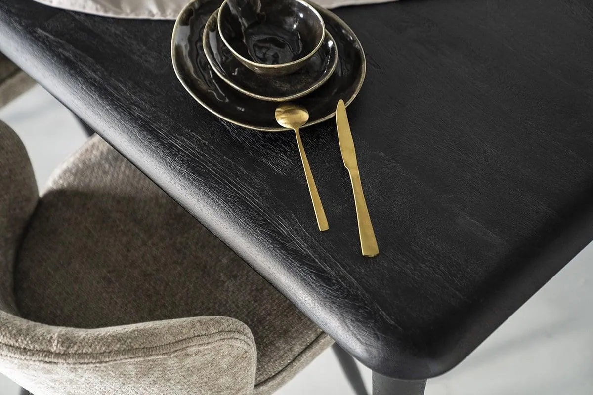 Jiska Dining Table