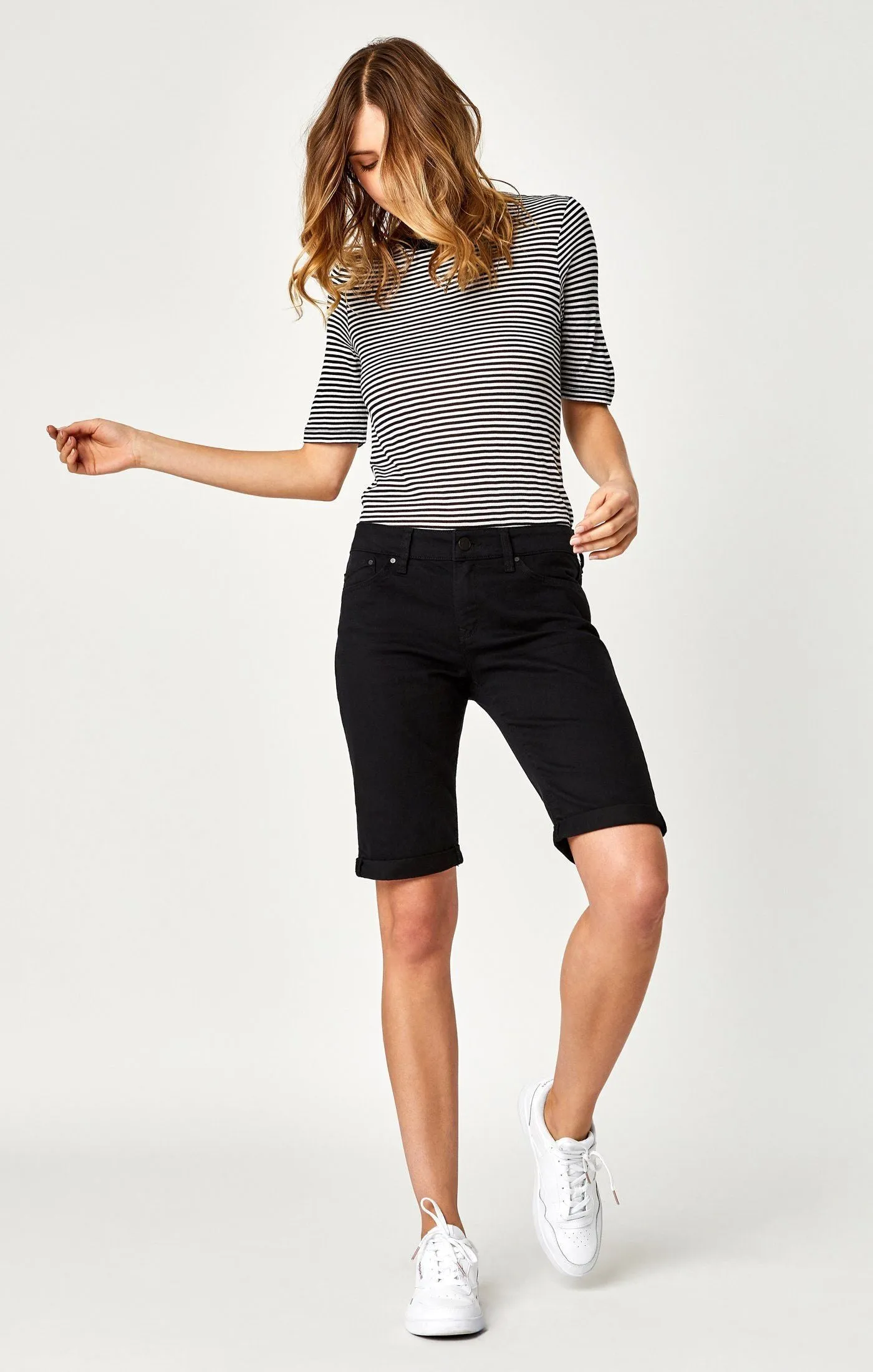 KARLY SHORTS IN BLACK NOLITA