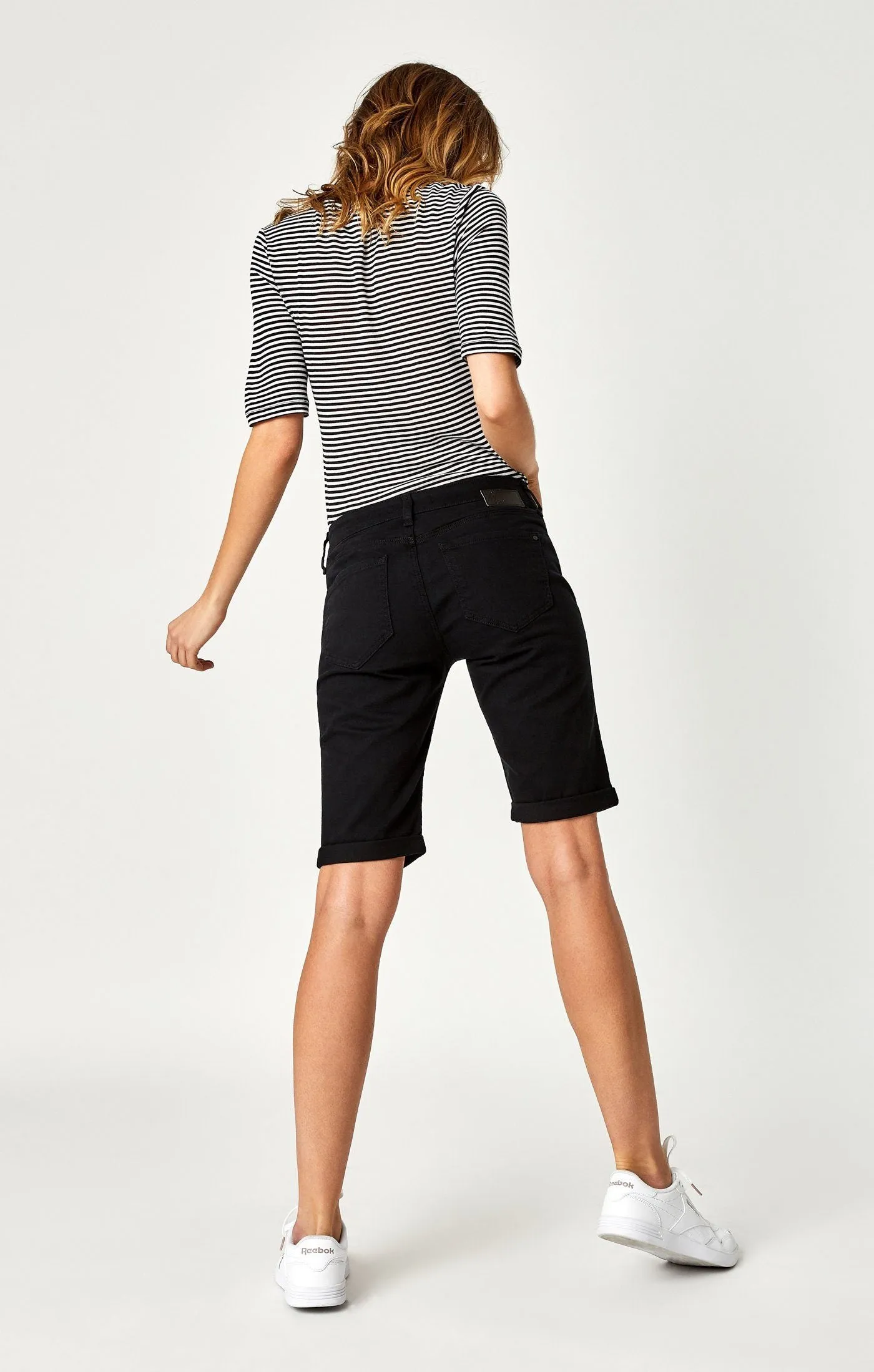 KARLY SHORTS IN BLACK NOLITA