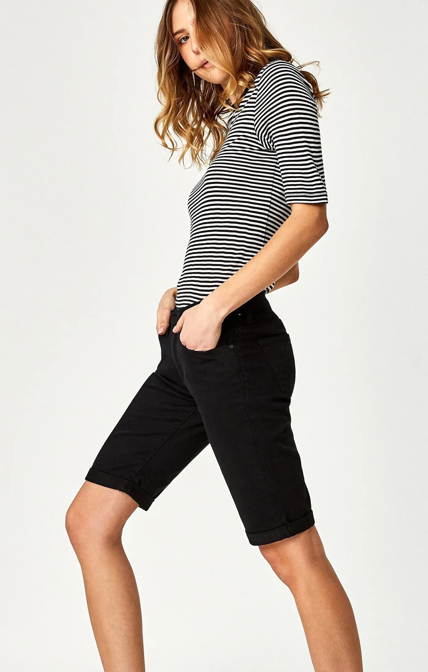 KARLY SHORTS IN BLACK NOLITA